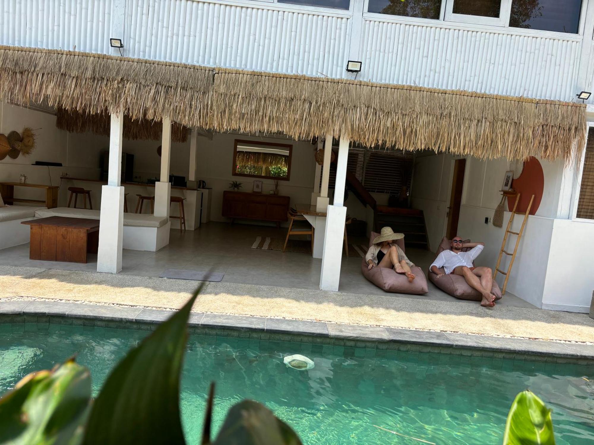 Villa Tiga กิลิไอร์ ภายนอก รูปภาพ